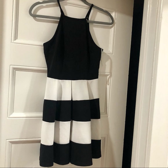 Little black and white dress - Picture 2 of 5